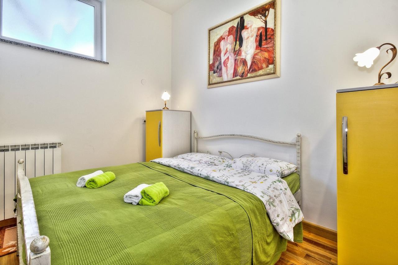 Lana House With Apartment Petrovija Exterior foto